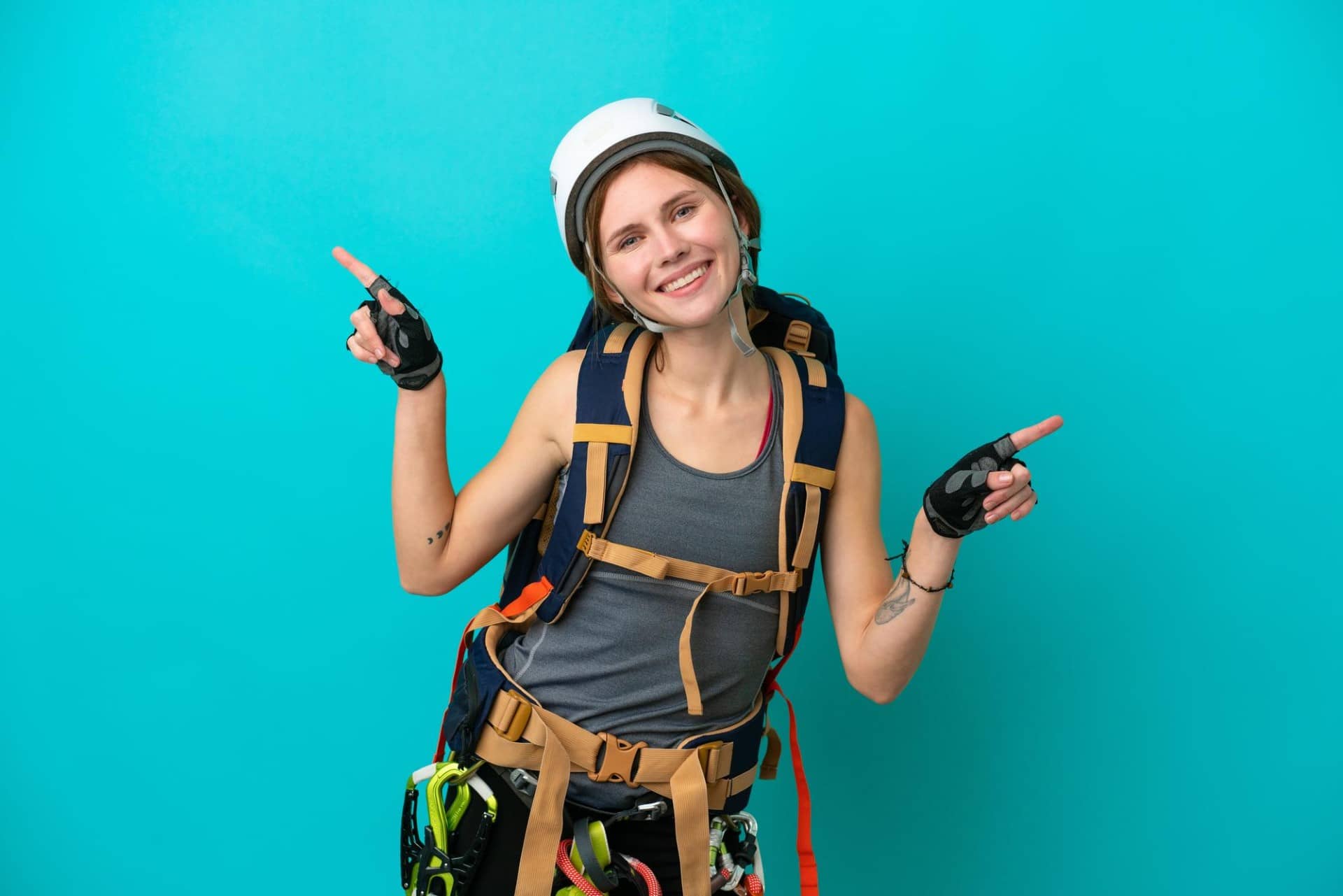 Imagen de una mujer preparada para escalar